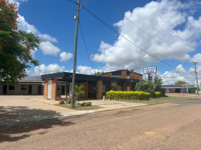 Abajaz Motel-Central-King Bed-Shaded Parking, Longreach